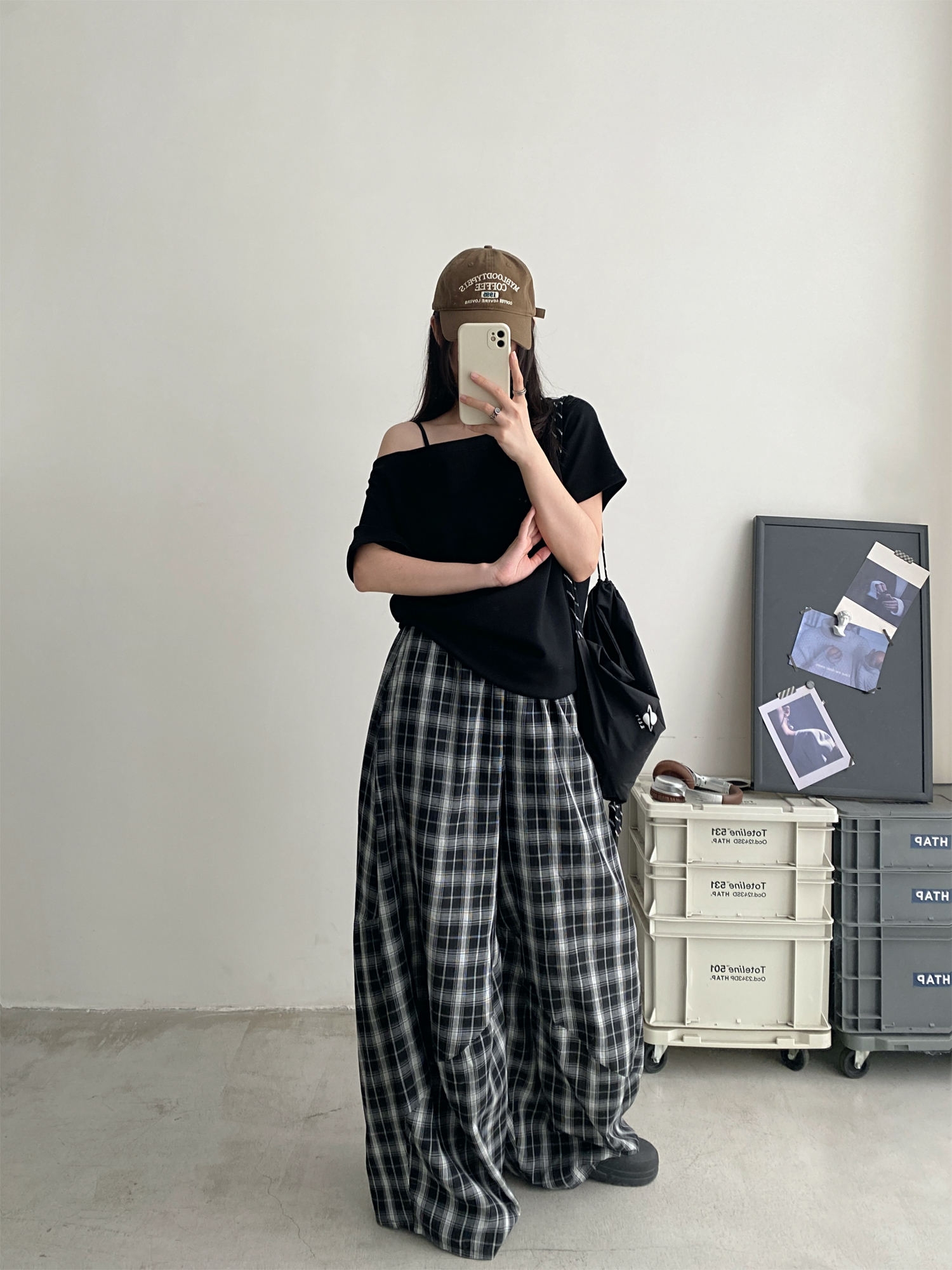 Summer High-Waisted Wide-Leg Checkered Casual Pants for Women - Loose Fit Draping Effect, Straight Leg, Trendy Everyday Style Summer High-Waisted Wide-Leg Checkered Casual Pants for Women - Loose Fit Draping Effect, Straight Leg, Trendy Everyday Style