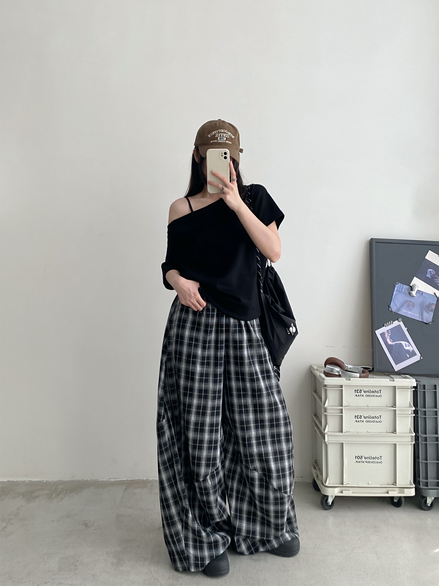 Summer High-Waisted Wide-Leg Checkered Casual Pants for Women - Loose Fit Draping Effect, Straight Leg, Trendy Everyday Style Summer High-Waisted Wide-Leg Checkered Casual Pants for Women - Loose Fit Draping Effect, Straight Leg, Trendy Everyday Style