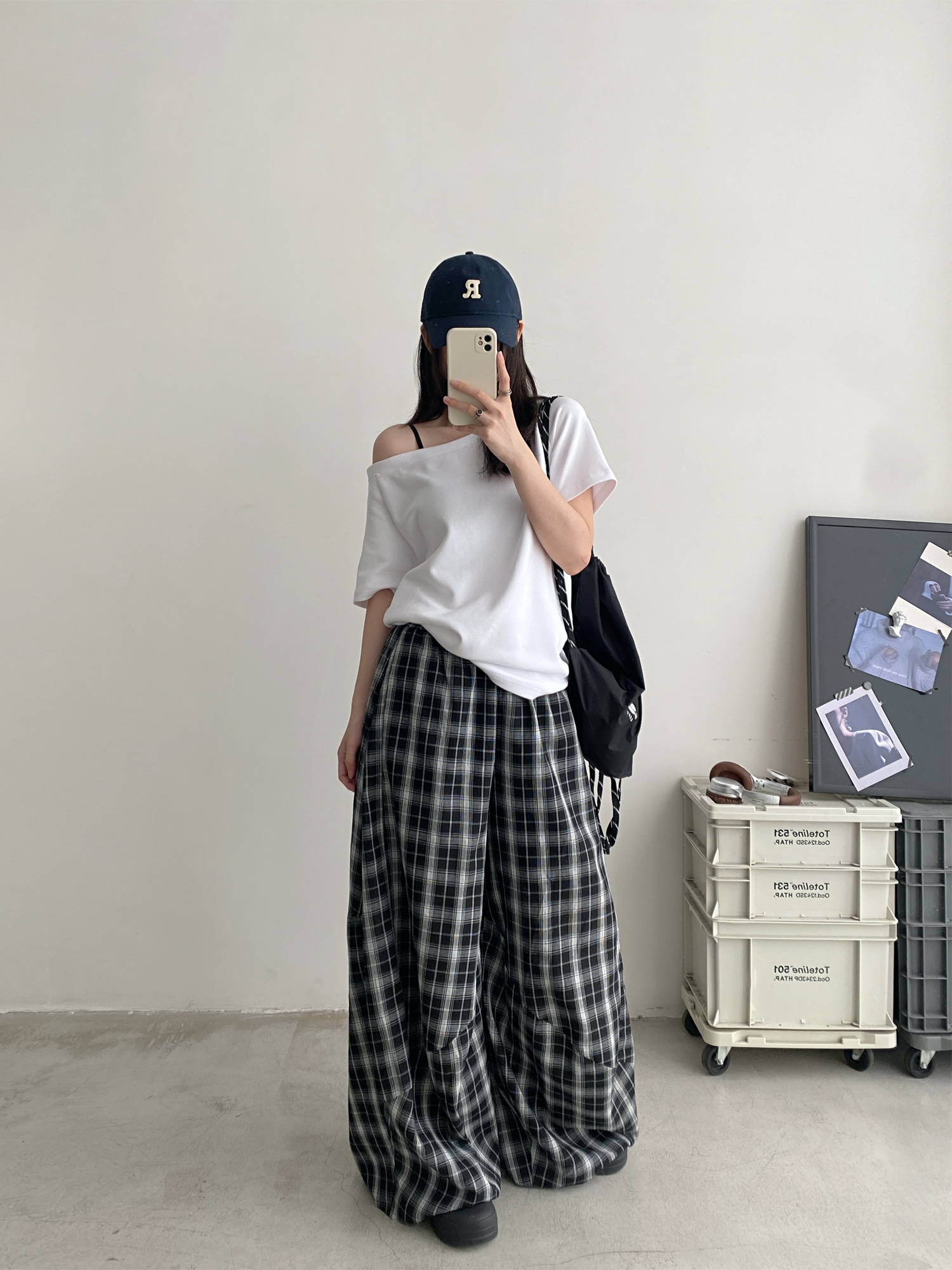 Summer High-Waisted Wide-Leg Checkered Casual Pants for Women - Loose Fit Draping Effect, Straight Leg, Trendy Everyday Style Summer High-Waisted Wide-Leg Checkered Casual Pants for Women - Loose Fit Draping Effect, Straight Leg, Trendy Everyday Style