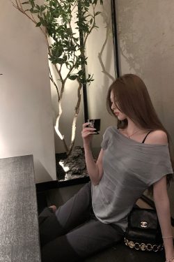 Summer Sleeveless Knitted Top for Women - Relaxed Fit Thin T-shirt with Niche Design - Trendy 90s Style