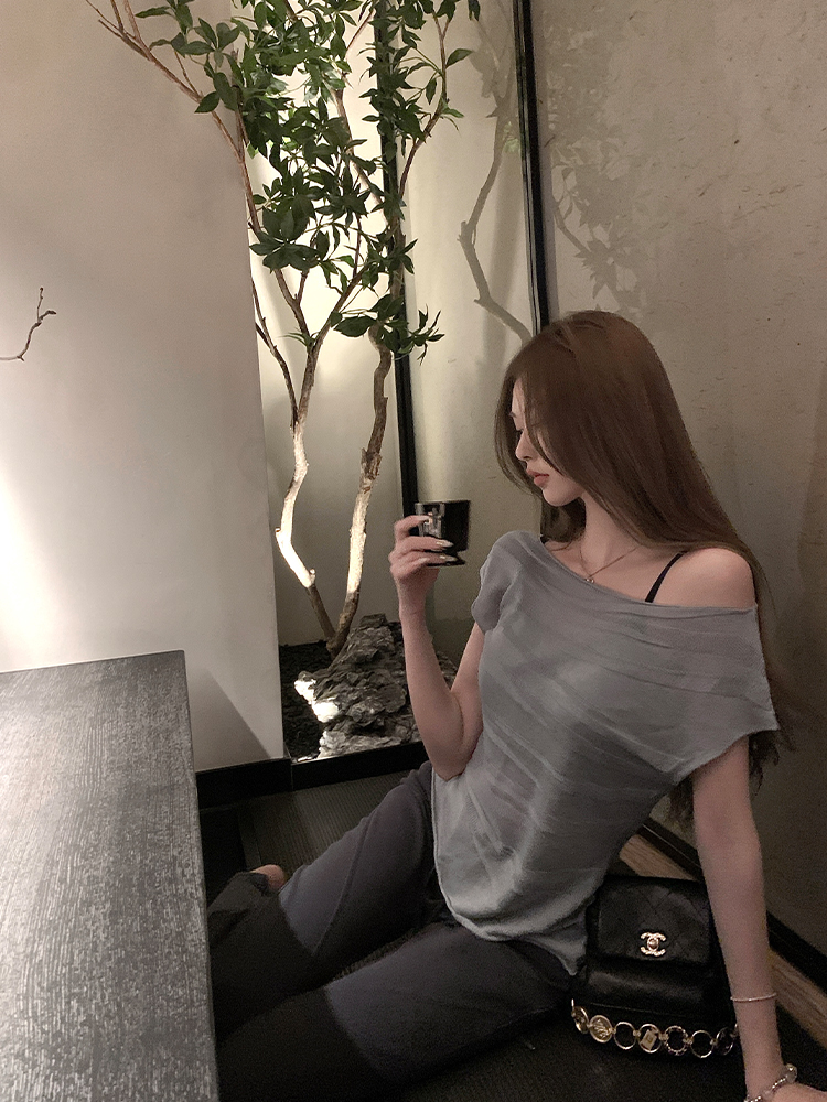 Summer Sleeveless Knitted Top for Women - Relaxed Fit Thin T-shirt with Niche Design - Trendy 90s Style Summer Sleeveless Knitted Top for Women - Relaxed Fit Thin T-shirt with Niche Design - Trendy 90s Style