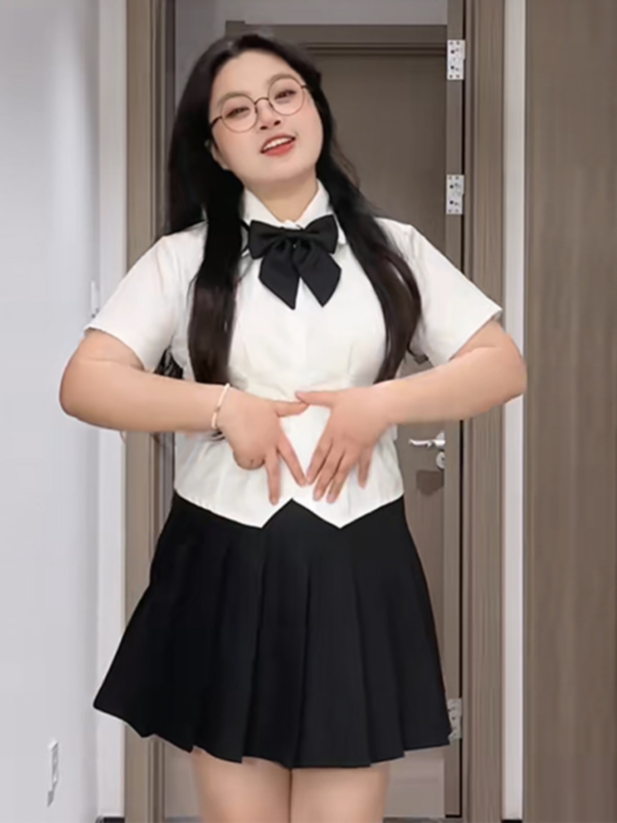 Summer Two-Piece Set for Women - Flattering Pleated Skirt &遮肉 Shirt, Age-Reducing College Style JK Uniform, Perfect for Curvy Figures Summer Two-Piece Set for Women - Flattering Pleated Skirt &遮肉 Shirt, Age-Reducing College Style JK Uniform, Perfect for Curvy Figures
