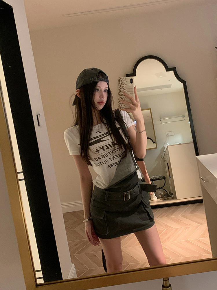 Summer White Short Sleeve T-Shirt for Women with Letter Print, Slim Fit Shoulder Top, 90s Inspired Style Summer White Short Sleeve T-Shirt for Women with Letter Print, Slim Fit Shoulder Top, 90s Inspired Style