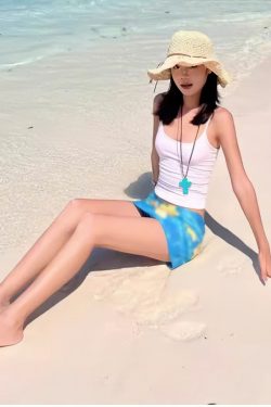 Summer Women's Blue Bodycon Skirt - Hand-Painted Egg Flower Design, Low-Waist Mesh, American Style, Hot and Spicy Short Skirt