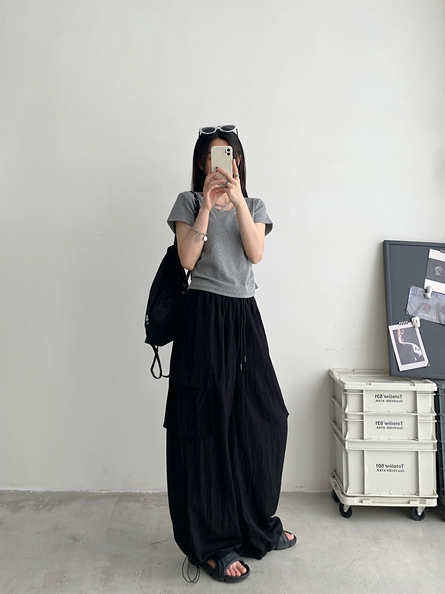 Sun Grapefruit Oversized Pleated Short-Sleeve T-Shirt for Women - Summer Fitted U-Neck White Top in Trendy Korean Style Sun Grapefruit Oversized Pleated Short-Sleeve T-Shirt for Women - Summer Fitted U-Neck White Top in Trendy Korean Style