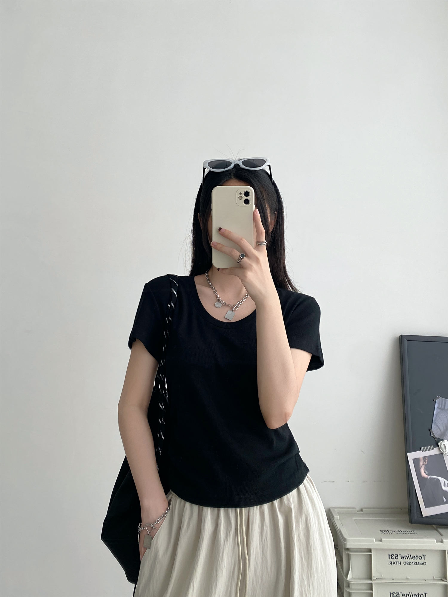 Sun Grapefruit Oversized Pleated Short-Sleeve T-Shirt for Women - Summer Fitted U-Neck White Top in Trendy Korean Style Sun Grapefruit Oversized Pleated Short-Sleeve T-Shirt for Women - Summer Fitted U-Neck White Top in Trendy Korean Style