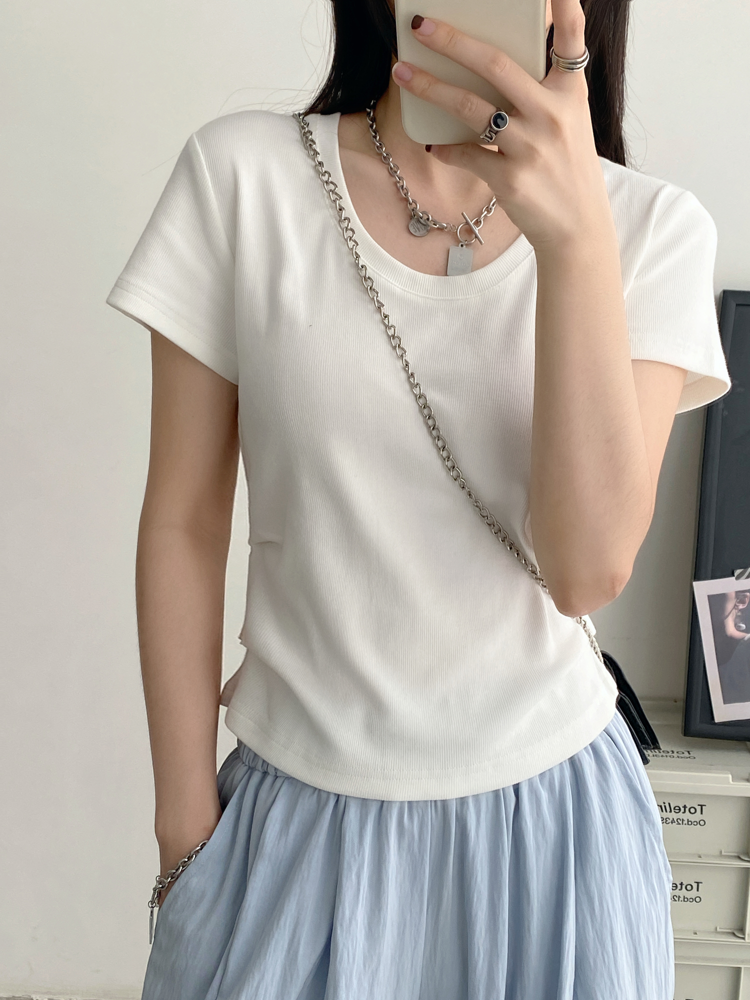 Sun Grapefruit Oversized Pleated Short-Sleeve T-Shirt for Women - Summer Fitted U-Neck White Top in Trendy Korean Style Sun Grapefruit Oversized Pleated Short-Sleeve T-Shirt for Women - Summer Fitted U-Neck White Top in Trendy Korean Style