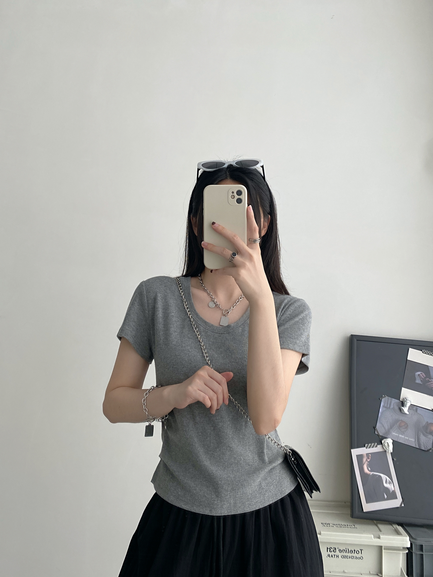 Sun Grapefruit Oversized Pleated Short-Sleeve T-Shirt for Women - Summer Fitted U-Neck White Top in Trendy Korean Style Sun Grapefruit Oversized Pleated Short-Sleeve T-Shirt for Women - Summer Fitted U-Neck White Top in Trendy Korean Style