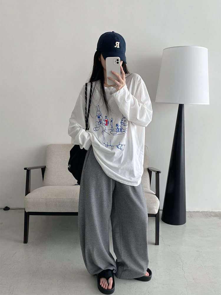 Sun Protection Cartoon Long Sleeve T-Shirt in Thin All-Cotton with Slimming Fit and Round Neck – Perfect for Casual Summer Style Sun Protection Cartoon Long Sleeve T-Shirt in Thin All-Cotton with Slimming Fit and Round Neck – Perfect for Casual Summer Style