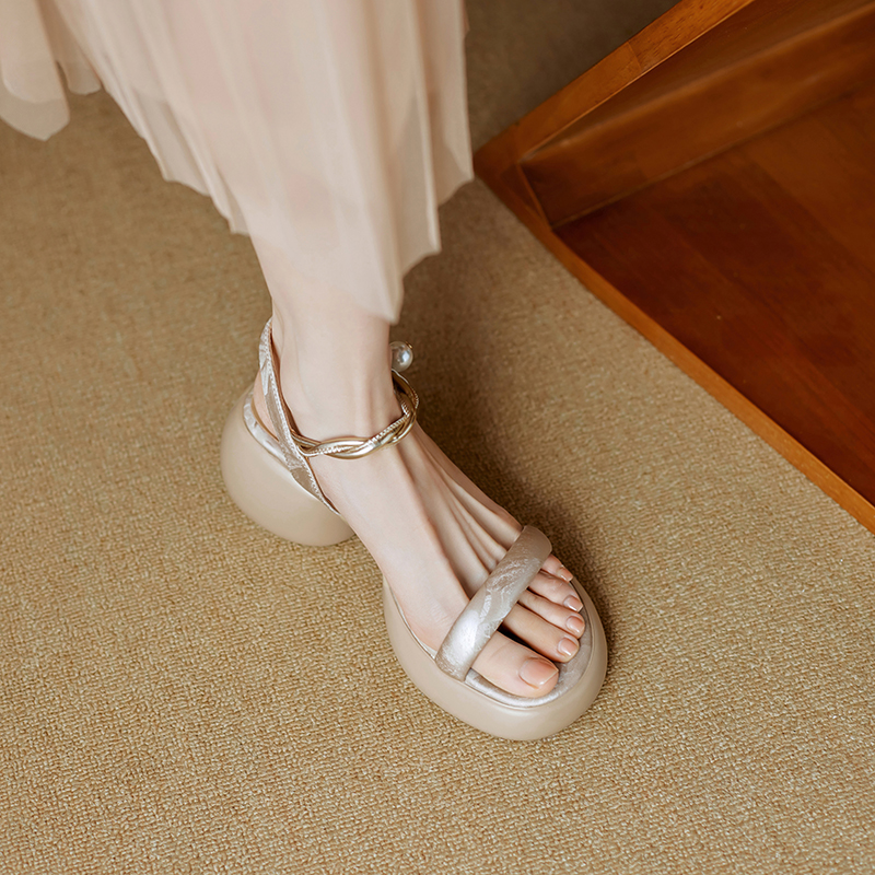 Super Slim Round Toe Pearl Open-Toe Sandals for Women - Summer 2025 Thick Sole One-Strap Footwear in Trendy Style Super Slim Round Toe Pearl Open-Toe Sandals for Women - Summer 2025 Thick Sole One-Strap Footwear in Trendy Style