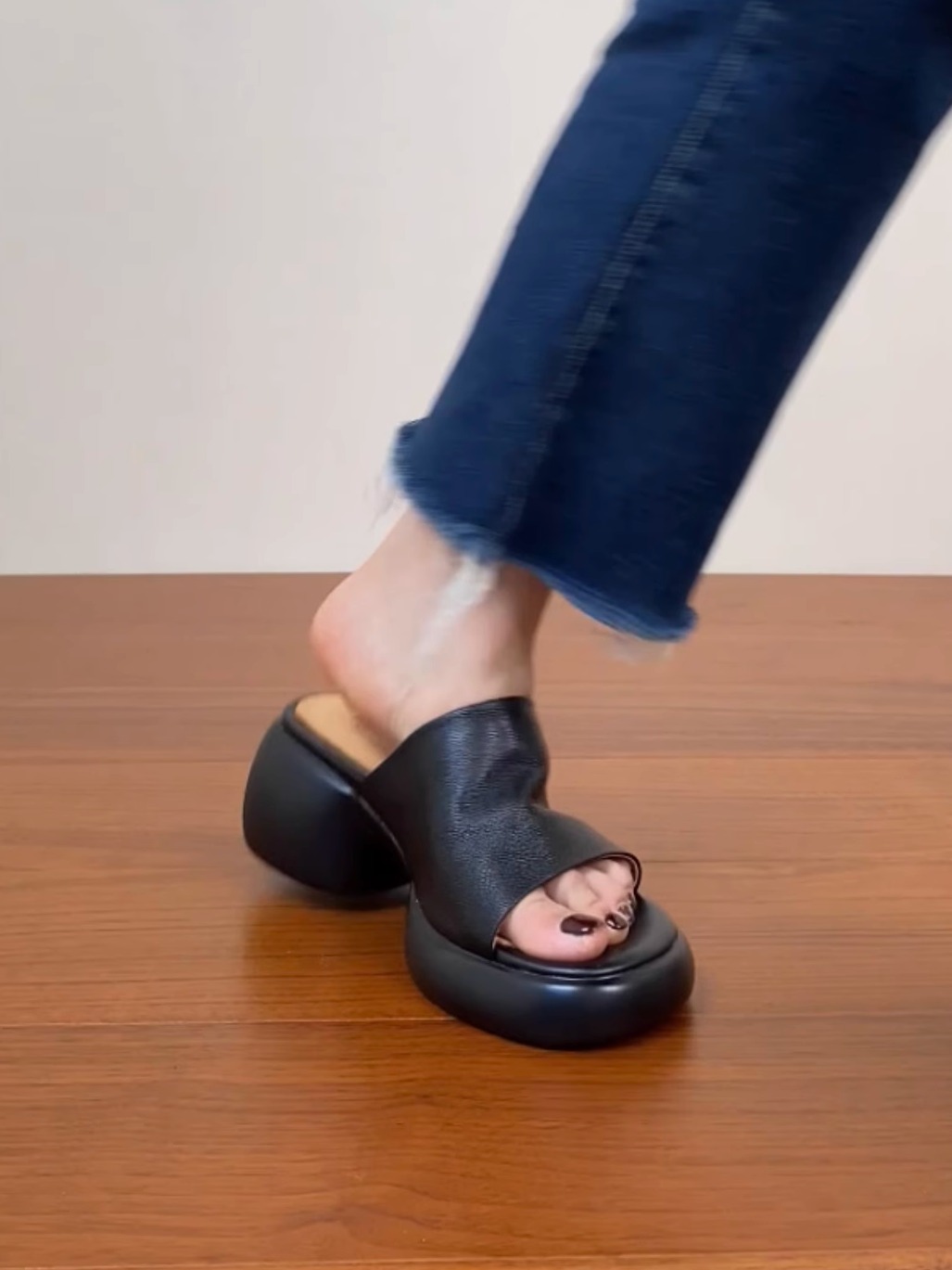 Super Soft Lambskin Chunky Heel One-Strap Outdoor Sandals for Women - Summer 2025 Thick-Soled High Heels, Trendy Fashion Footwear. Super Soft Lambskin Chunky Heel One-Strap Outdoor Sandals for Women - Summer 2025 Thick-Soled High Heels, Trendy Fashion Footwear.