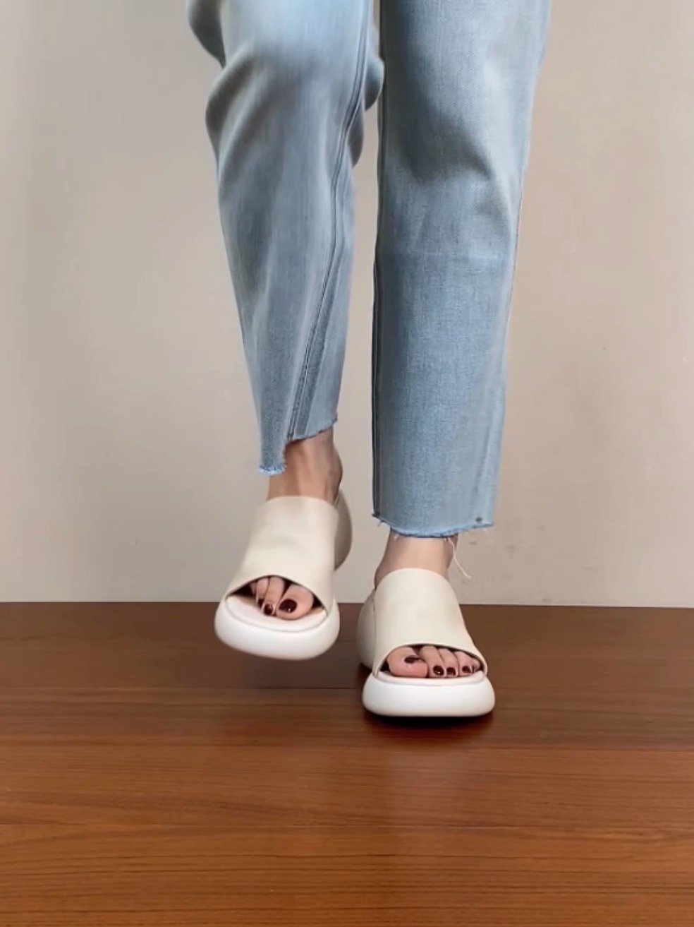 Super Soft Lambskin Chunky Heel One-Strap Outdoor Sandals for Women - Summer 2025 Thick-Soled High Heels, Trendy Fashion Footwear. Super Soft Lambskin Chunky Heel One-Strap Outdoor Sandals for Women - Summer 2025 Thick-Soled High Heels, Trendy Fashion Footwear.