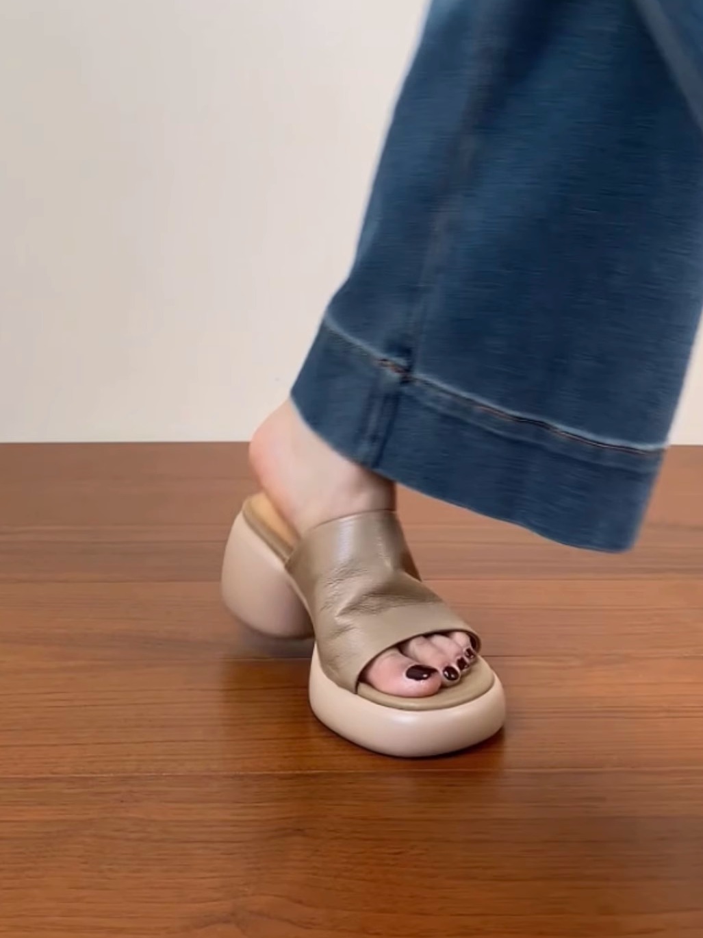 Super Soft Lambskin Chunky Heel One-Strap Outdoor Sandals for Women - Summer 2025 Thick-Soled High Heels, Trendy Fashion Footwear. Super Soft Lambskin Chunky Heel One-Strap Outdoor Sandals for Women - Summer 2025 Thick-Soled High Heels, Trendy Fashion Footwear.