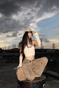 Sweet Style Strapless Crop Top and Sleeve Set with Bowknot, Pearl, and Rhinestone Details – Perfect for Early Autumn Fashion