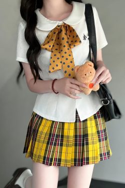 Sweet Waist-Defining Slim Fit Women's Short Sleeve JK Uniform Shirt Top with Pudding Bear Design - Summer College Style