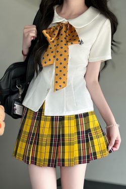 Sweet Waist-Defining Slim Fit Women's Short Sleeve JK Uniform Shirt Top with Pudding Bear Design - Summer College Style