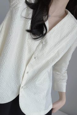 Textured Black and White Suit Jacket, Pleated Short V-Neck, Loose A-Line, New Chinese Style, Age-Reducing Autumn Layering Piece