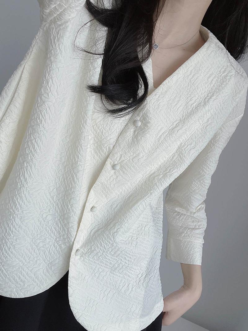 Textured Black and White Suit Jacket, Pleated Short V-Neck, Loose A-Line, New Chinese Style, Age-Reducing Autumn Layering Piece Textured Black and White Suit Jacket, Pleated Short V-Neck, Loose A-Line, New Chinese Style, Age-Reducing Autumn Layering Piece