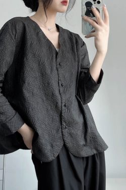 Textured Black and White Suit Jacket, Pleated Short V-Neck, Loose A-Line, New Chinese Style, Age-Reducing Autumn Layering Piece