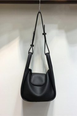 Textured Commuter Women's Handheld Vegetable Basket Bag - Stylish Water Bucket Shoulder Crossbody Tote for Everyday Use