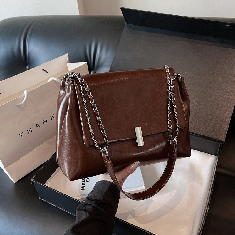 Textured High-End Tote Bag with Shiny Chain Shoulder Strap - Stylish Versatile Commuting School Bag for 2025 Textured High-End Tote Bag with Shiny Chain Shoulder Strap - Stylish Versatile Commuting School Bag for 2025