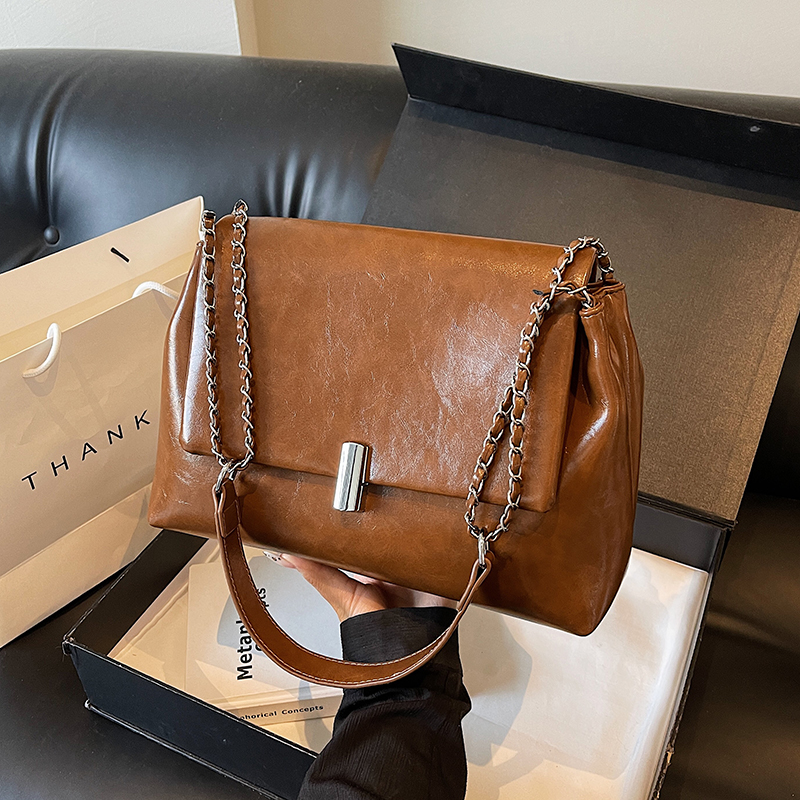 Textured High-End Tote Bag with Shiny Chain Shoulder Strap - Stylish Versatile Commuting School Bag for 2025 Textured High-End Tote Bag with Shiny Chain Shoulder Strap - Stylish Versatile Commuting School Bag for 2025