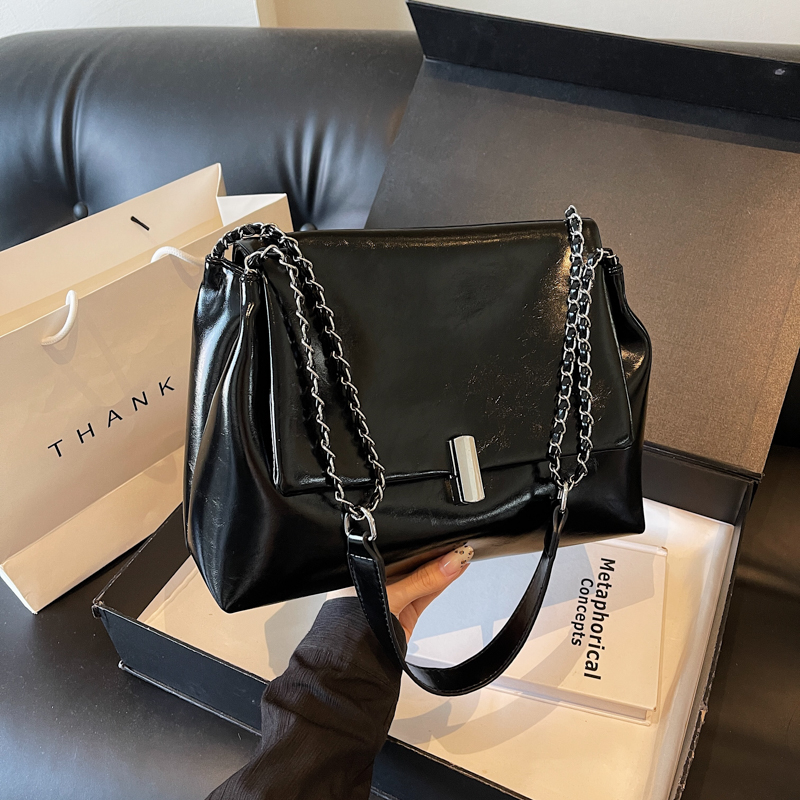 Textured High-End Tote Bag with Shiny Chain Shoulder Strap - Stylish Versatile Commuting School Bag for 2025 Textured High-End Tote Bag with Shiny Chain Shoulder Strap - Stylish Versatile Commuting School Bag for 2025