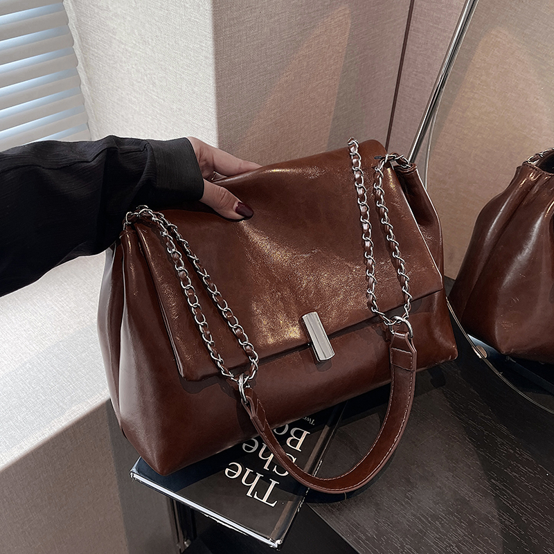 Textured High-End Tote Bag with Shiny Chain Shoulder Strap - Stylish Versatile Commuting School Bag for 2025 Textured High-End Tote Bag with Shiny Chain Shoulder Strap - Stylish Versatile Commuting School Bag for 2025