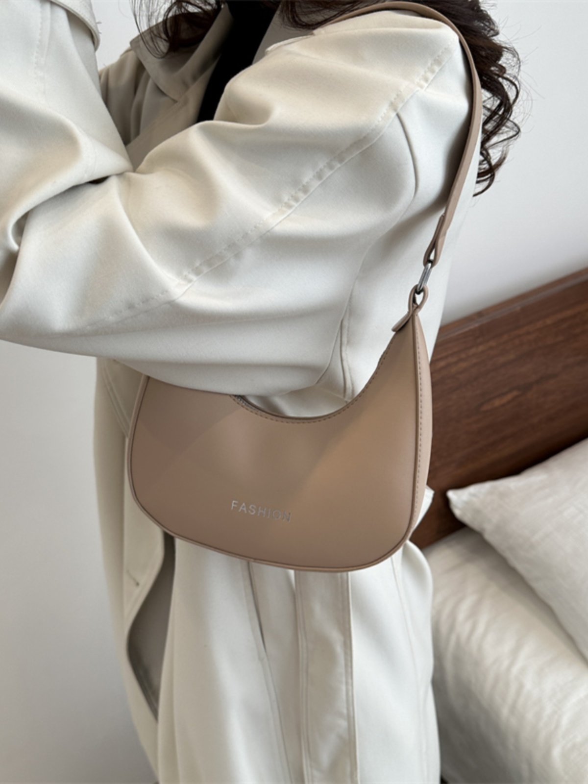 Textured Retro Underarm Handbag for Women - Versatile High-End Shoulder Bag for Work and Commuting - 2025 New Style Textured Retro Underarm Handbag for Women - Versatile High-End Shoulder Bag for Work and Commuting - 2025 New Style