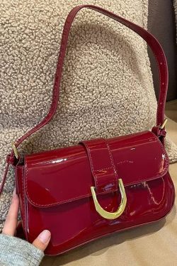 Textured Women's Vintage Baguette Bag with Horseshoe Buckle - Versatile Shoulder and Crossbody Style for 2023 Fashion Trends