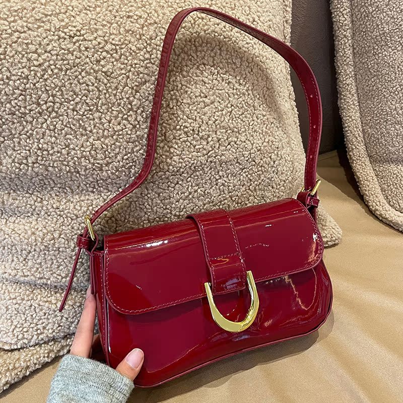 Textured Women's Vintage Baguette Bag with Horseshoe Buckle - Versatile Shoulder and Crossbody Style for 2023 Fashion Trends Textured Women's Vintage Baguette Bag with Horseshoe Buckle - Versatile Shoulder and Crossbody Style for 2023 Fashion Trends