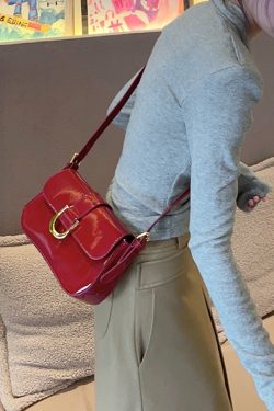 Textured Women's Vintage Baguette Bag with Horseshoe Buckle - Versatile Shoulder and Crossbody Style for 2023 Fashion Trends