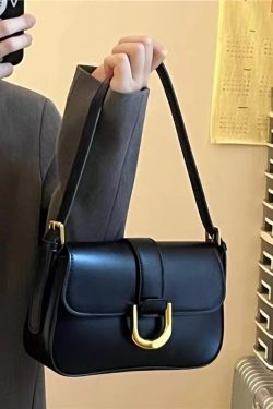 Textured Women's Vintage Baguette Bag with Horseshoe Buckle - Versatile Shoulder and Crossbody Style for 2023 Fashion Trends