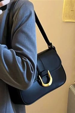 Textured Women's Vintage Baguette Bag with Horseshoe Buckle - Versatile Shoulder and Crossbody Style for 2023 Fashion Trends