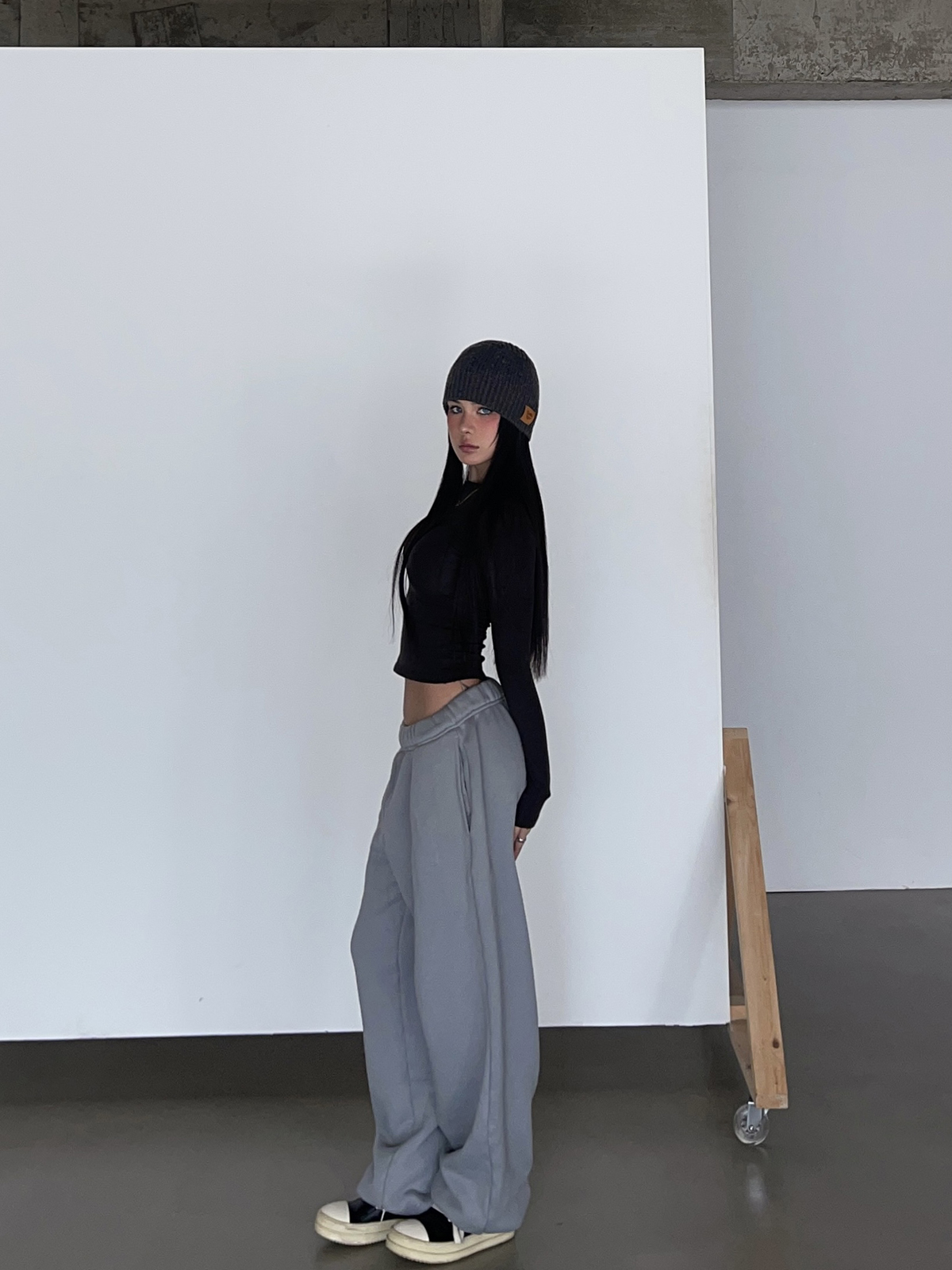 Thick Fleece 2-in-1 Butt-Lifting Sweatpants for Cold Weather, Narrow Waist Drawstring, Super Warm, Available in 3 Colors Thick Fleece 2-in-1 Butt-Lifting Sweatpants for Cold Weather, Narrow Waist Drawstring, Super Warm, Available in 3 Colors