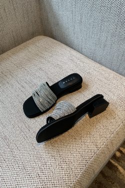 Thick-Heeled Water Drill Slippers for Women, Summer 2025 Mid-Heel Sandals, Stylish One-Word Design for Skirts and Casual Outfits