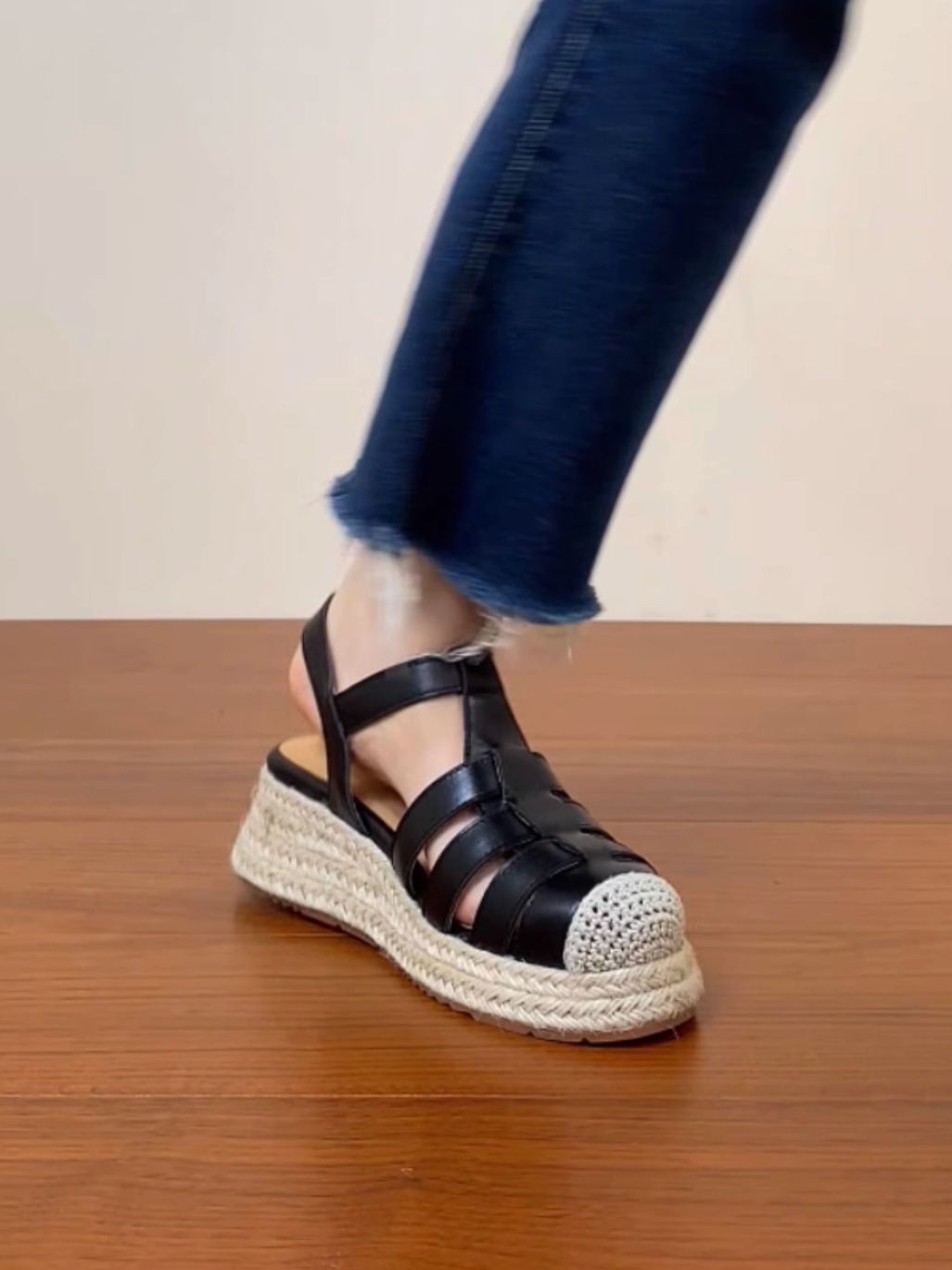 Thick Sole Open-Toe Sandals for Women - Summer 2025 Roman Style Hollow Pig Cage Cowhide Footwear Thick Sole Open-Toe Sandals for Women - Summer 2025 Roman Style Hollow Pig Cage Cowhide Footwear