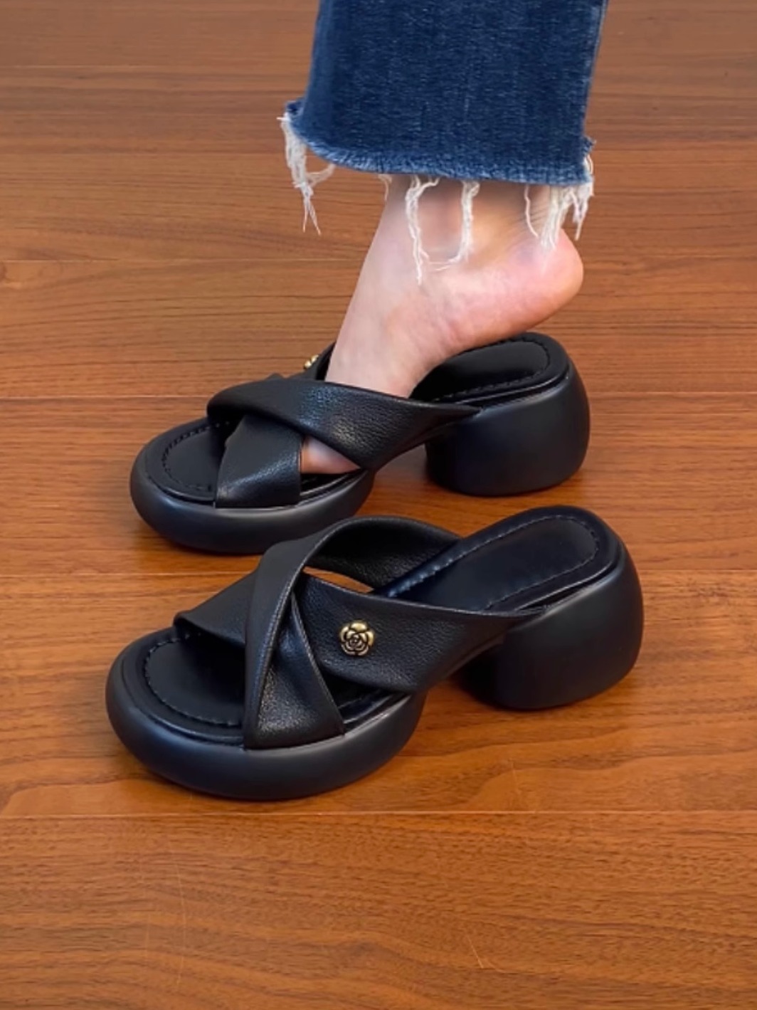 Thick-Soled Cross-Strap High Heels Sandals for Women - Summer 2025 Outdoor Footwear, Trendy Y2K Style Thick-Soled Cross-Strap High Heels Sandals for Women - Summer 2025 Outdoor Footwear, Trendy Y2K Style