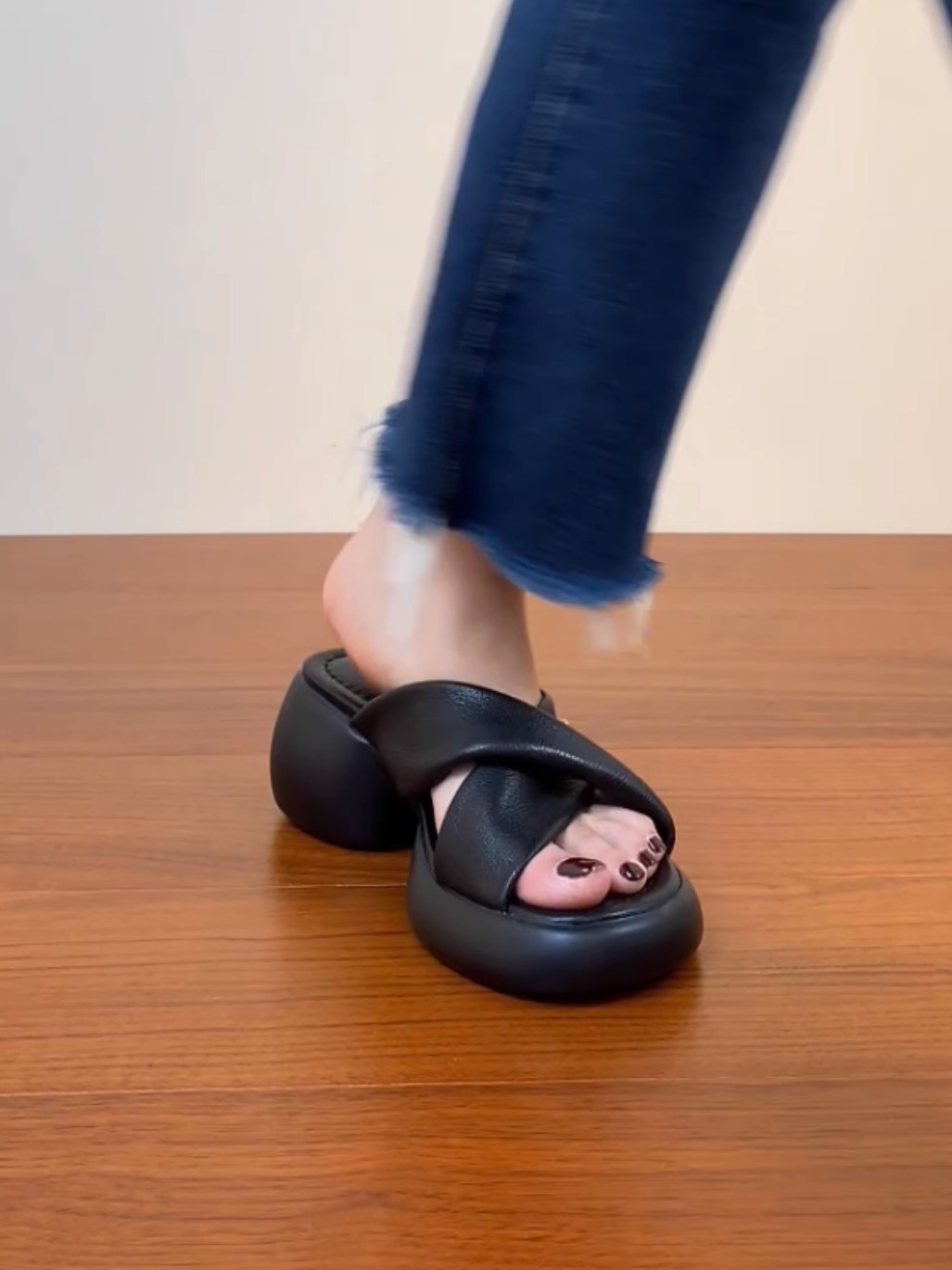 Thick-Soled Cross-Strap High Heels Sandals for Women - Summer 2025 Outdoor Footwear, Trendy Y2K Style Thick-Soled Cross-Strap High Heels Sandals for Women - Summer 2025 Outdoor Footwear, Trendy Y2K Style