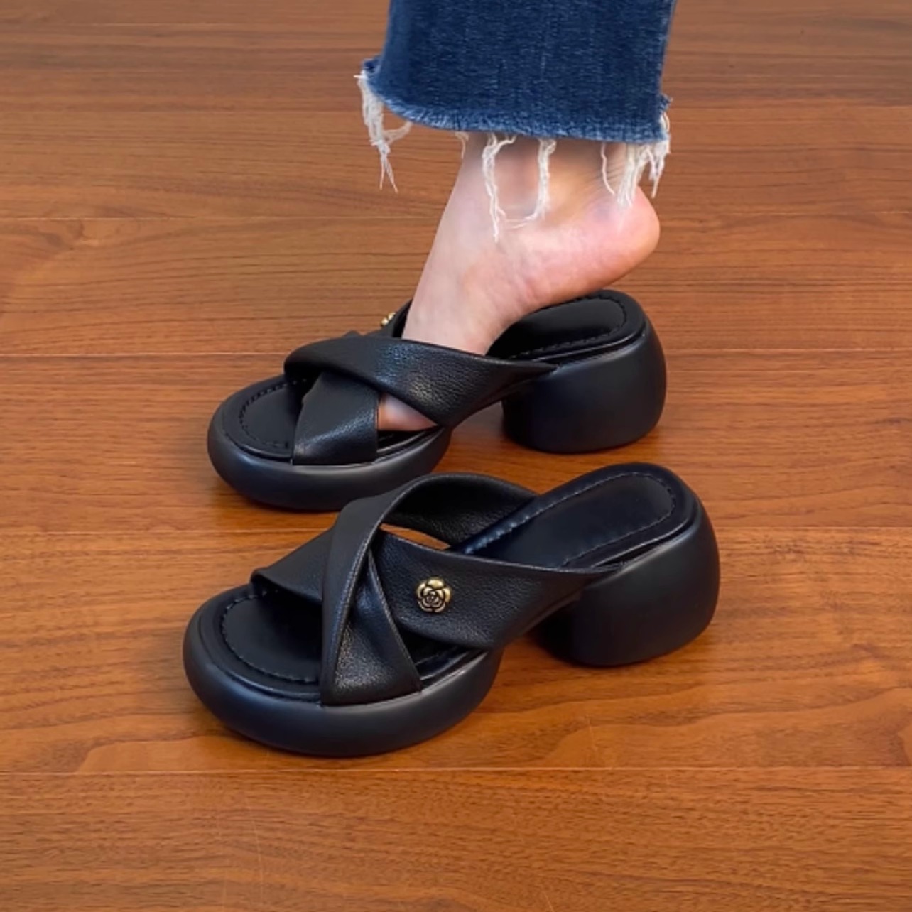 Thick-Soled Cross-Strap High Heels Sandals for Women - Summer 2025 Outdoor Footwear, Trendy Y2K Style Thick-Soled Cross-Strap High Heels Sandals for Women - Summer 2025 Outdoor Footwear, Trendy Y2K Style