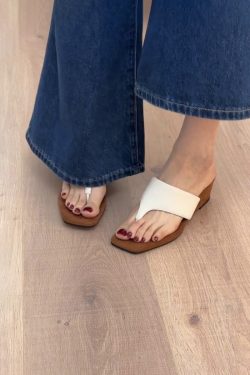 Thick-Soled Sheepskin Flip-Flops for Women - Retro Minimalist Square-Toe Wedge Sandals for Outdoor and Beach Wear