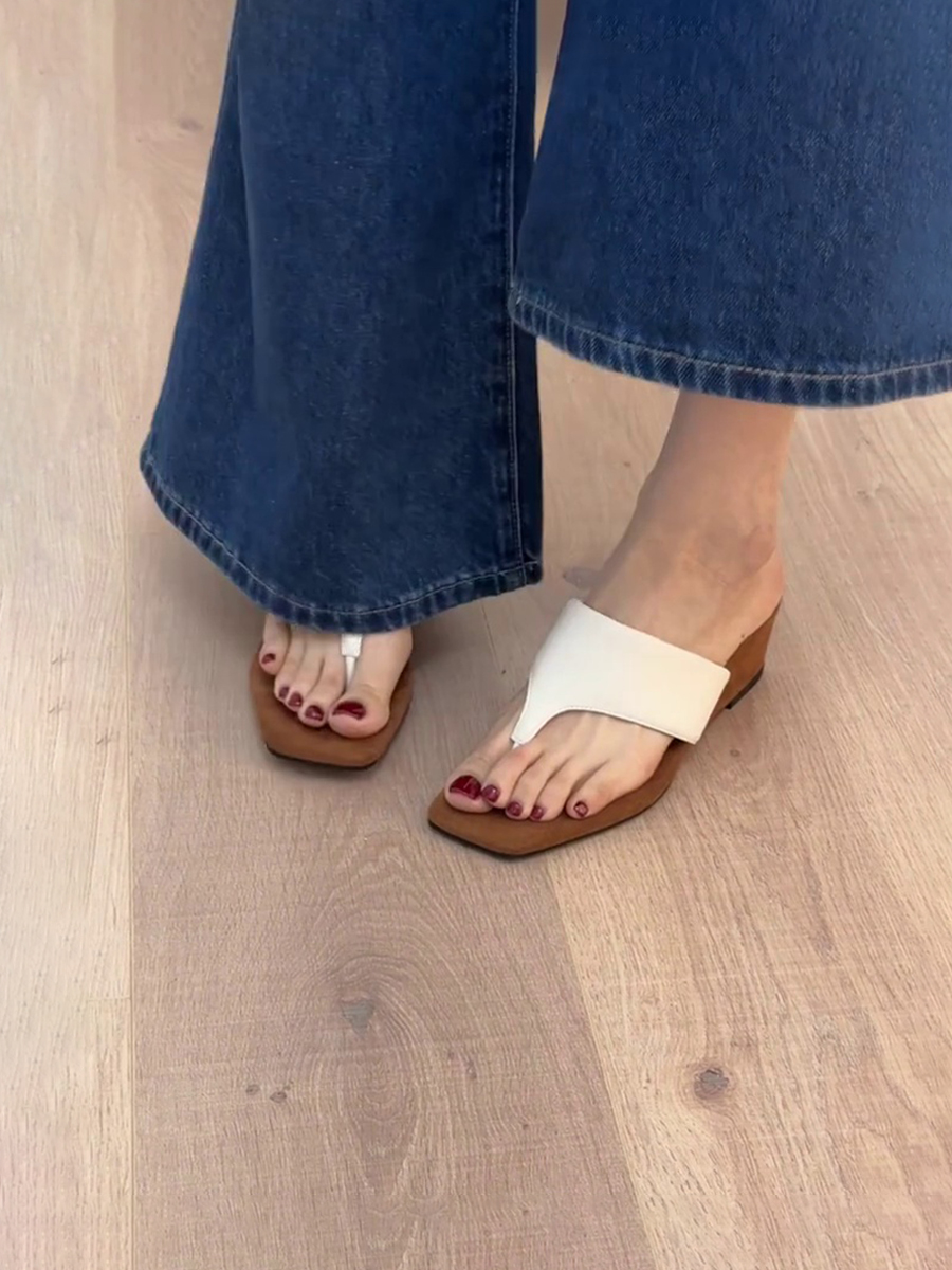 Thick-Soled Sheepskin Flip-Flops for Women - Retro Minimalist Square-Toe Wedge Sandals for Outdoor and Beach Wear Thick-Soled Sheepskin Flip-Flops for Women - Retro Minimalist Square-Toe Wedge Sandals for Outdoor and Beach Wear