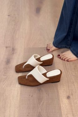 Thick-Soled Sheepskin Flip-Flops for Women - Retro Minimalist Square-Toe Wedge Sandals for Outdoor and Beach Wear