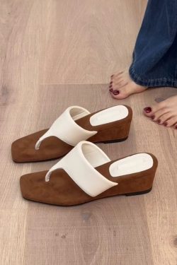 Thick-Soled Sheepskin Flip-Flops for Women - Retro Minimalist Square-Toe Wedge Sandals for Outdoor and Beach Wear