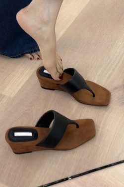 Thick-Soled Sheepskin Flip-Flops for Women - Retro Minimalist Square-Toe Wedge Sandals for Outdoor and Beach Wear