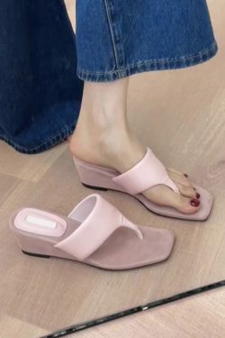 Thick-Soled Sheepskin Flip-Flops for Women - Retro Minimalist Square-Toe Wedge Sandals for Outdoor and Beach Wear