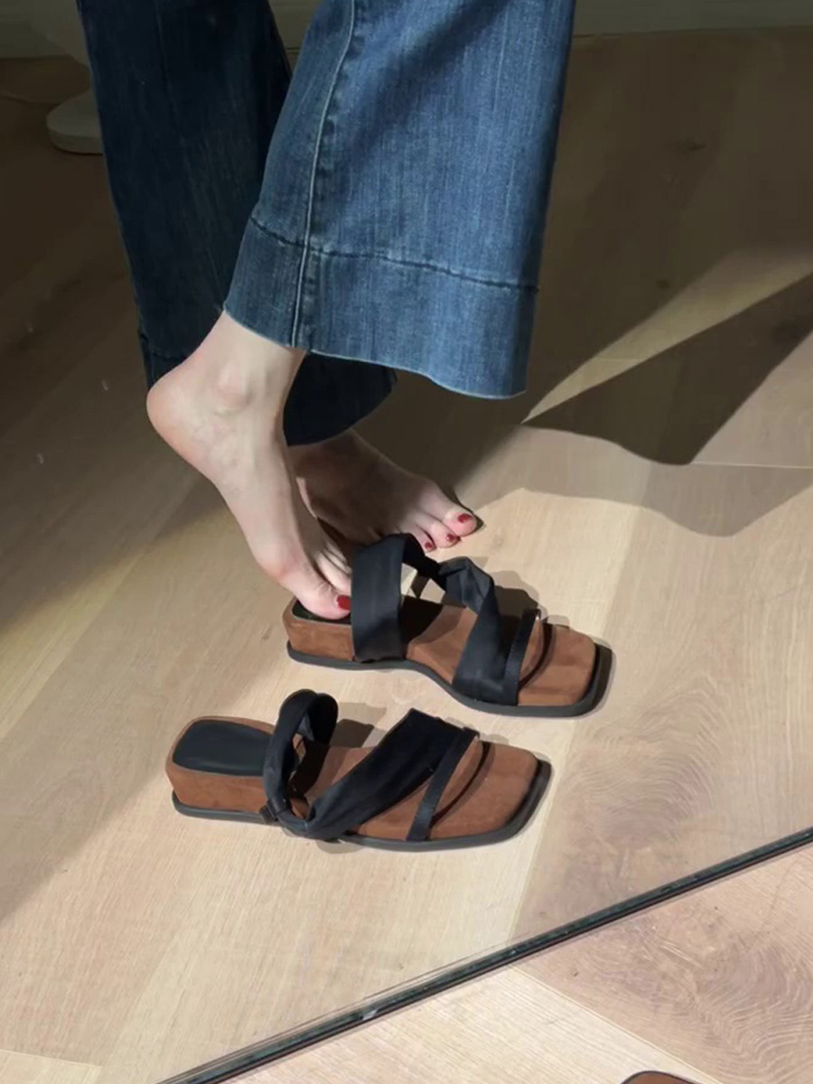 Thick-Soled Sheepskin One-Strap Square-Toe Sandals for Women - Retro Two-Way Wear Perfect for Skirts and Summer Outfits Thick-Soled Sheepskin One-Strap Square-Toe Sandals for Women - Retro Two-Way Wear Perfect for Skirts and Summer Outfits