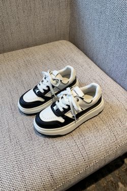 Thick-Soled White Sneakers for Women - 2025 Spring Lace-Up Retro Casual Shoes with Metal Buckle, Versatile Canvas Footwear