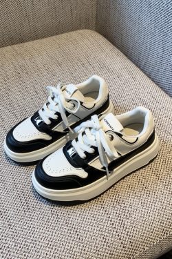 Thick-Soled White Sneakers for Women - 2025 Spring Lace-Up Retro Casual Shoes with Metal Buckle, Versatile Canvas Footwear