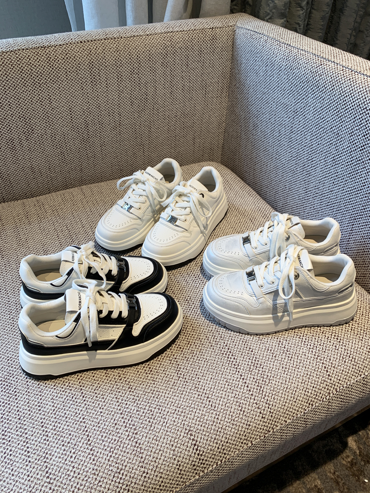 Thick-Soled White Sneakers for Women - 2025 Spring Lace-Up Retro Casual Shoes with Metal Buckle, Versatile Canvas Footwear Thick-Soled White Sneakers for Women - 2025 Spring Lace-Up Retro Casual Shoes with Metal Buckle, Versatile Canvas Footwear